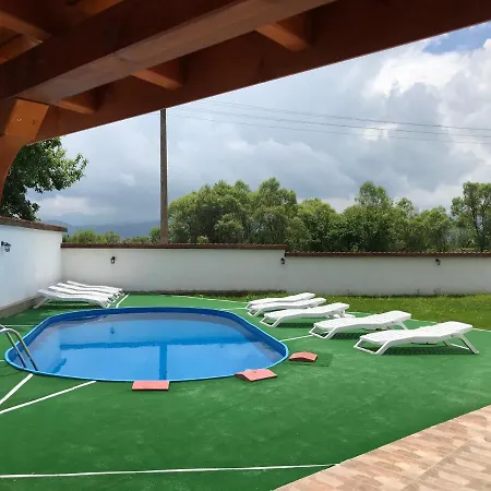 хармони בית הארחה Shiroki Dol